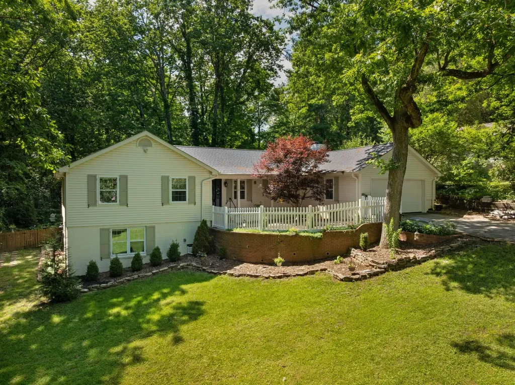 110 Linden Street Lookout Mountain TN 37350