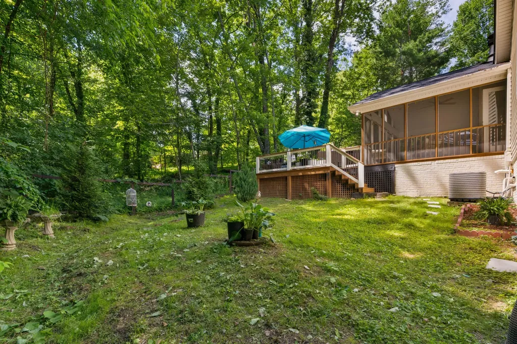 110 Linden Street Lookout Mountain TN 37350