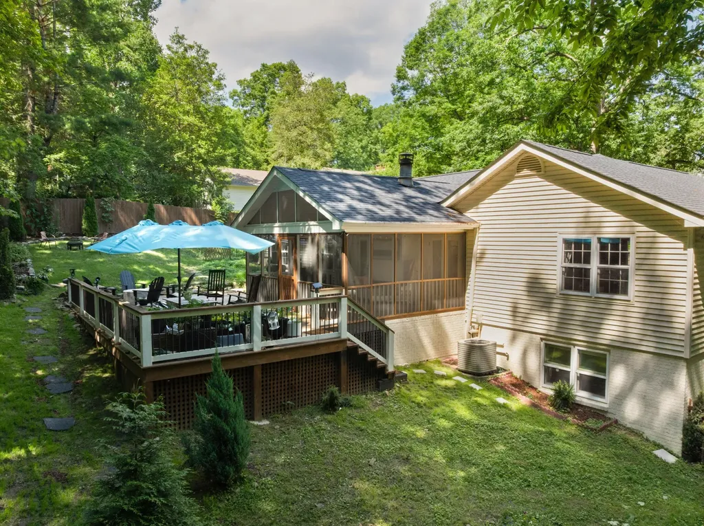 110 Linden Street Lookout Mountain TN 37350