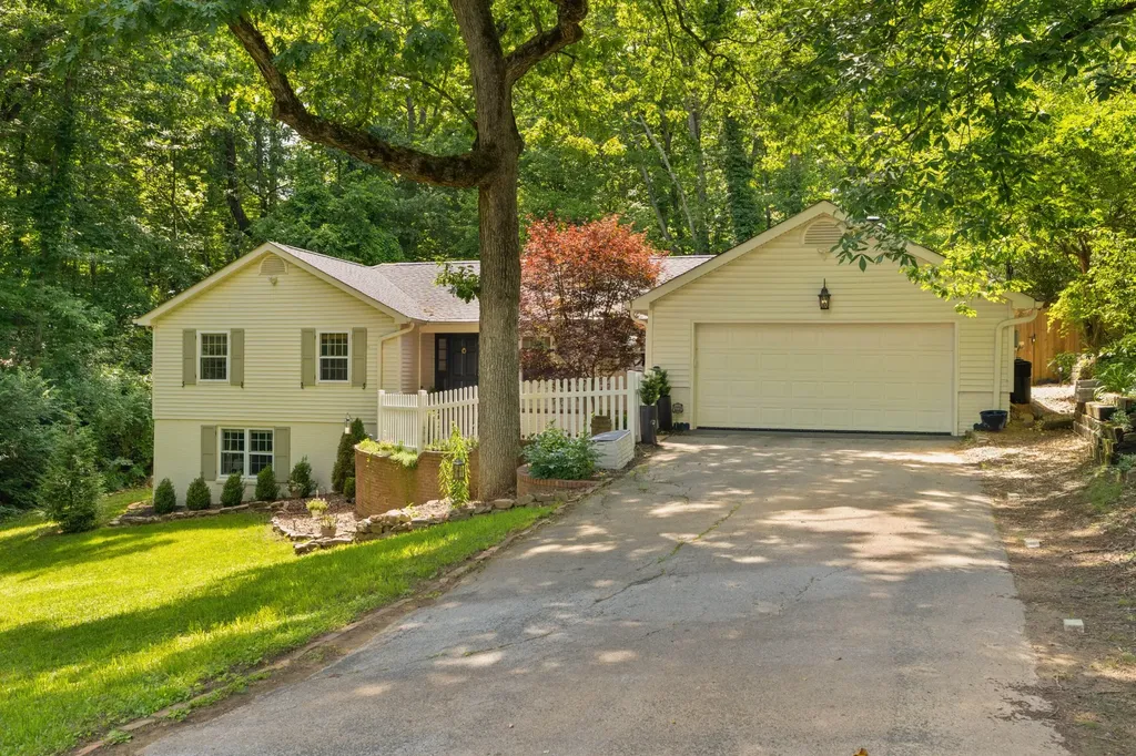 110 Linden Street Lookout Mountain TN 37350