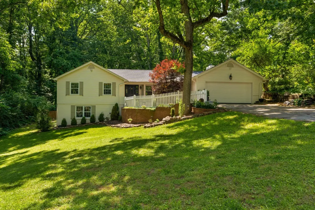 110 Linden Street Lookout Mountain TN 37350