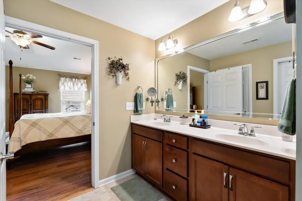 395 Devon Chase Hill Gallatin TN 37066