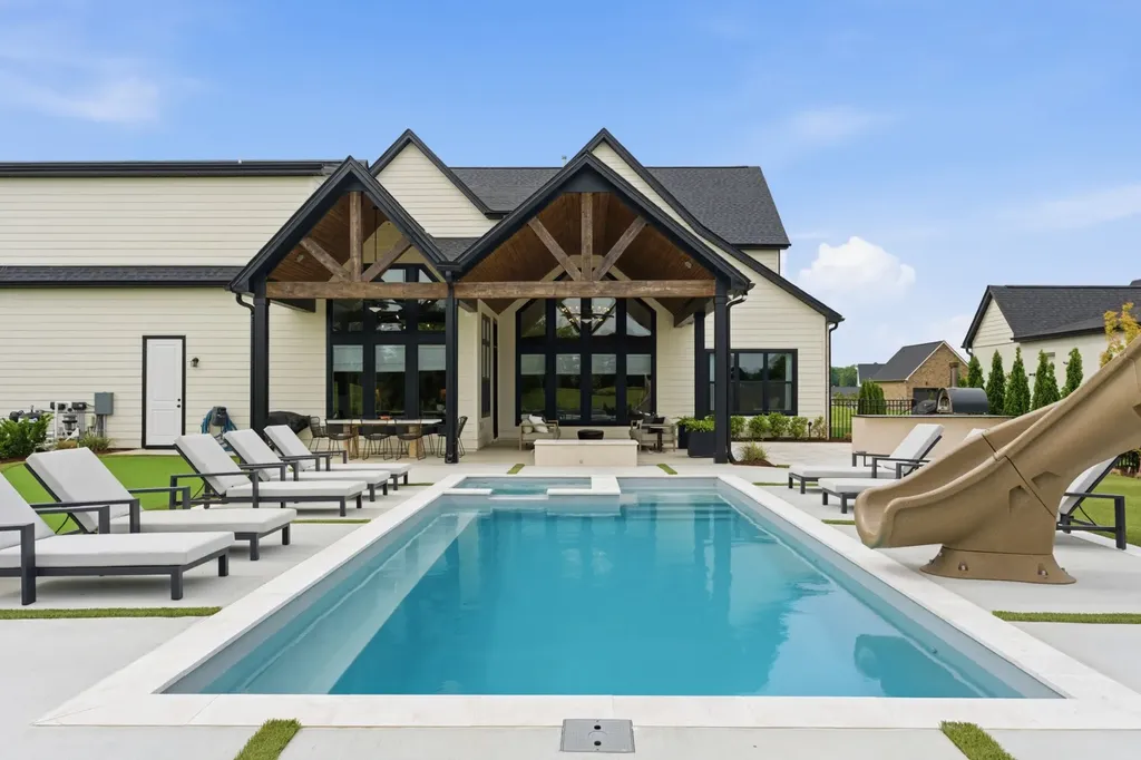 7060 Lampkins Crossing Drive College Grove TN 37046