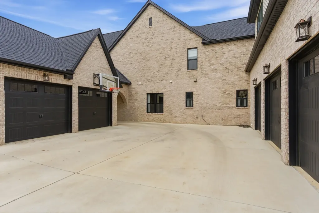 7060 Lampkins Crossing Drive College Grove TN 37046