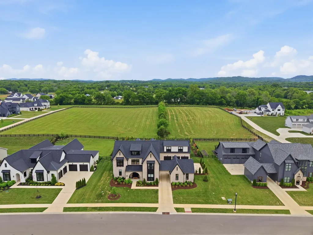 7060 Lampkins Crossing Drive College Grove TN 37046