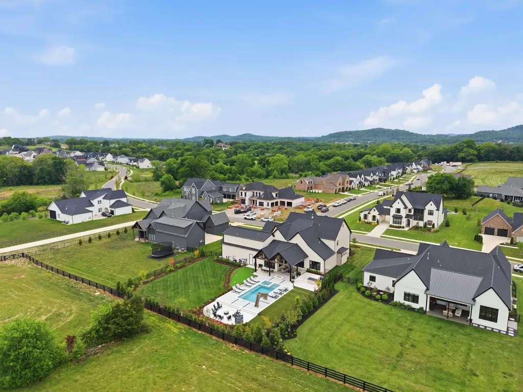 7060 Lampkins Crossing Drive College Grove TN 37046