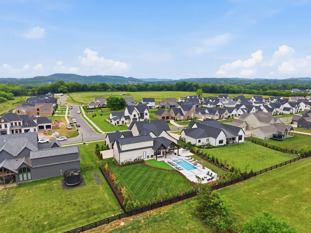 7060 Lampkins Crossing Drive College Grove TN 37046
