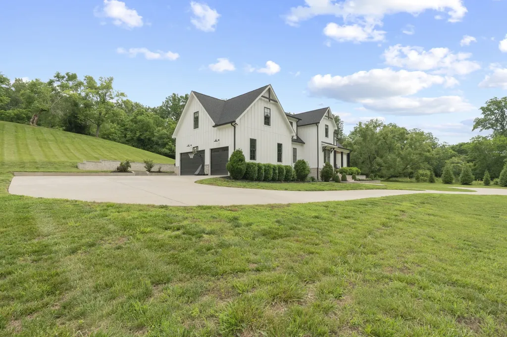 835 Hogans Branch Road Hendersonville TN 37075