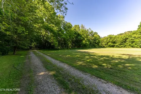 1921 Sockless Road Dandridge TN 37725