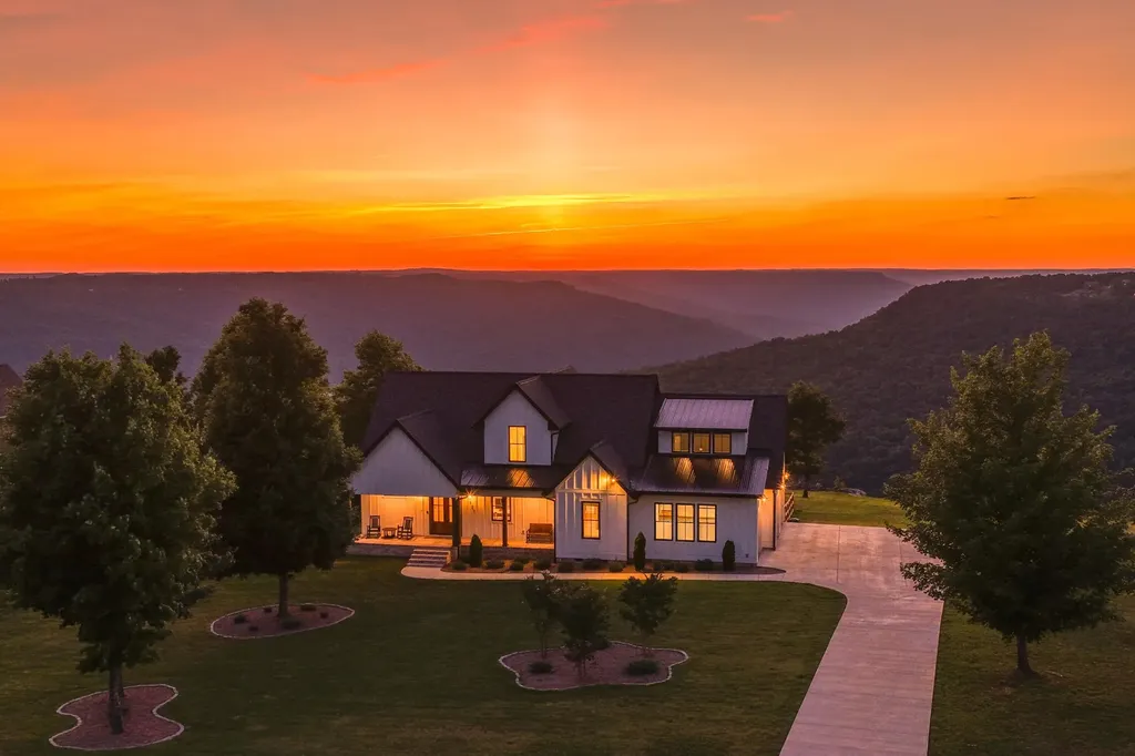 925 Sunset Circle Jasper TN 37347