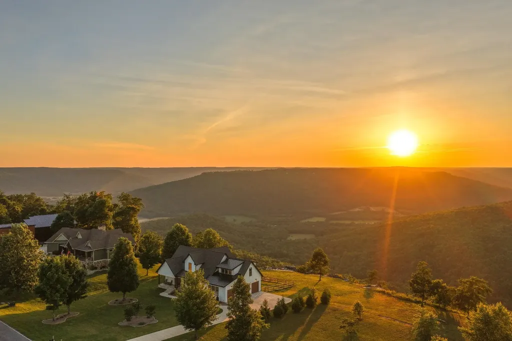 925 Sunset Circle Jasper TN 37347