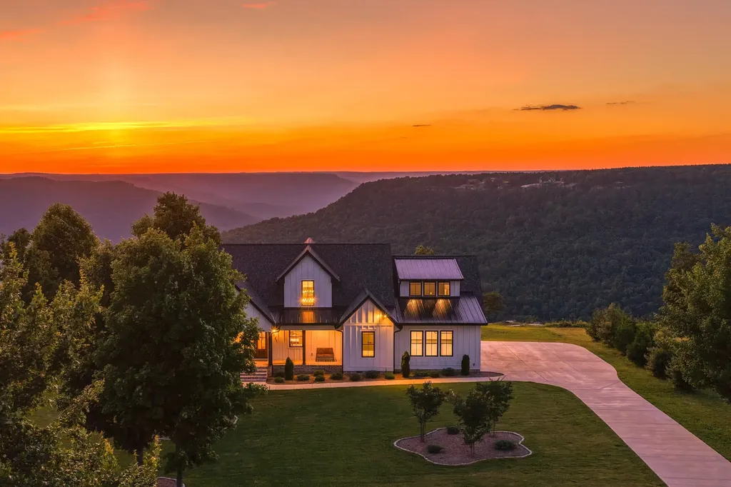 925 Sunset Circle Jasper TN 37347