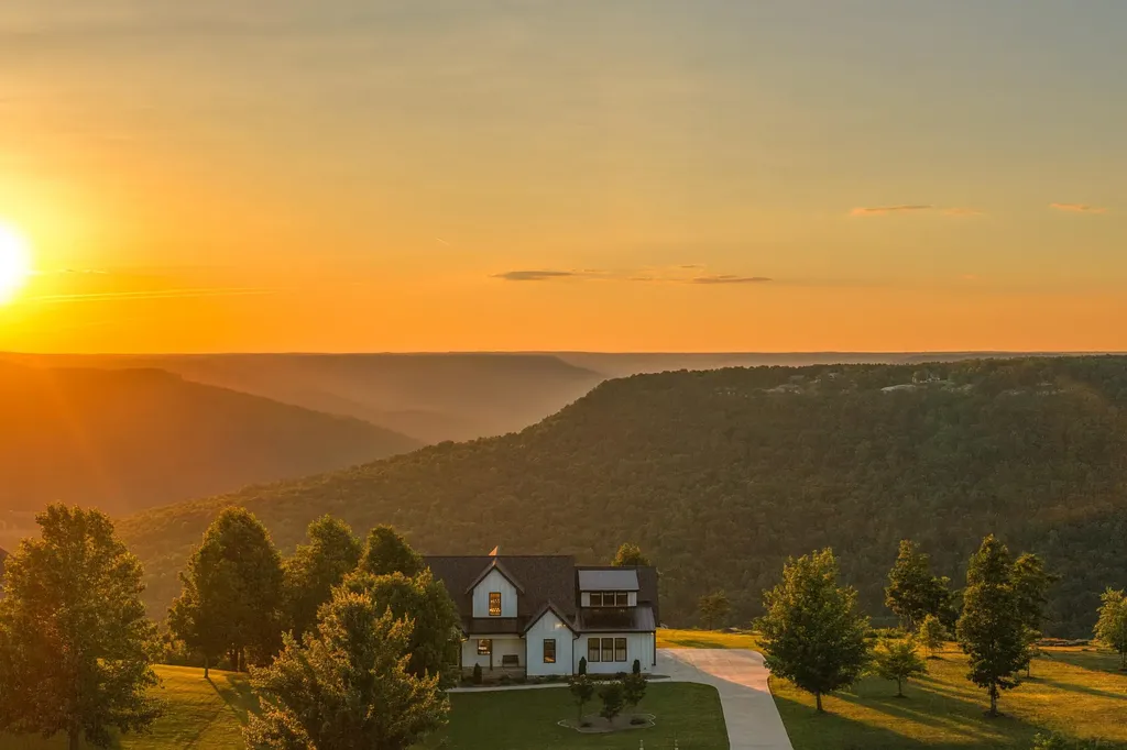 925 Sunset Circle Jasper TN 37347