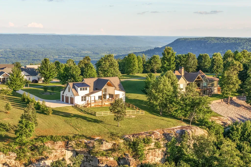 925 Sunset Circle Jasper TN 37347