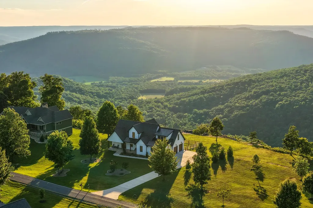 925 Sunset Circle Jasper TN 37347