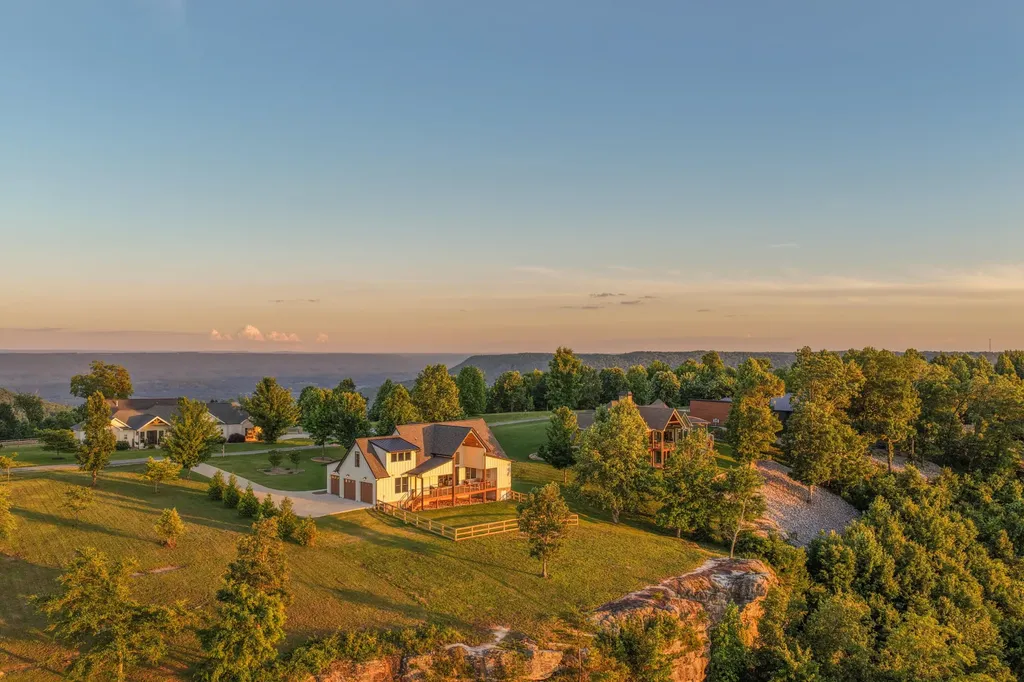 925 Sunset Circle Jasper TN 37347