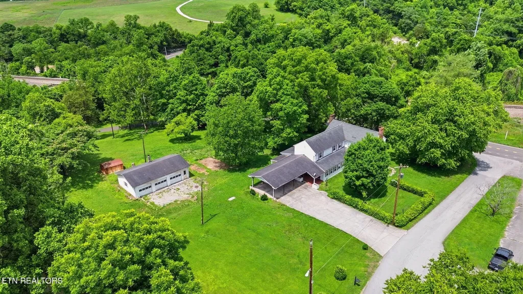 9320 Mascot Road Mascot TN 37806