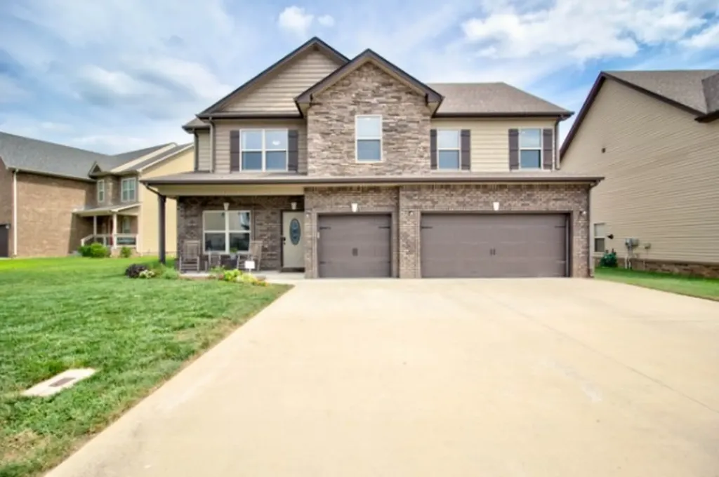 925 Tanager Court Clarksville TN 37040