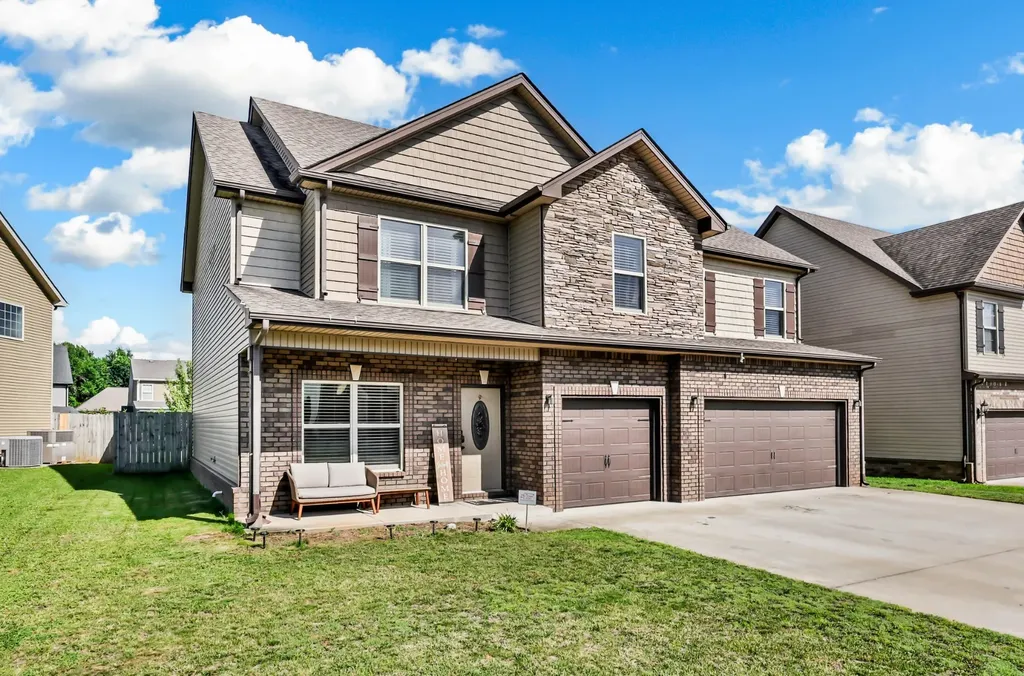 925 Tanager Court Clarksville TN 37040