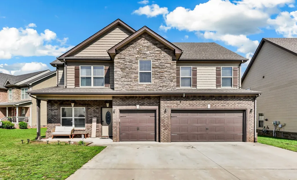 925 Tanager Court Clarksville TN 37040