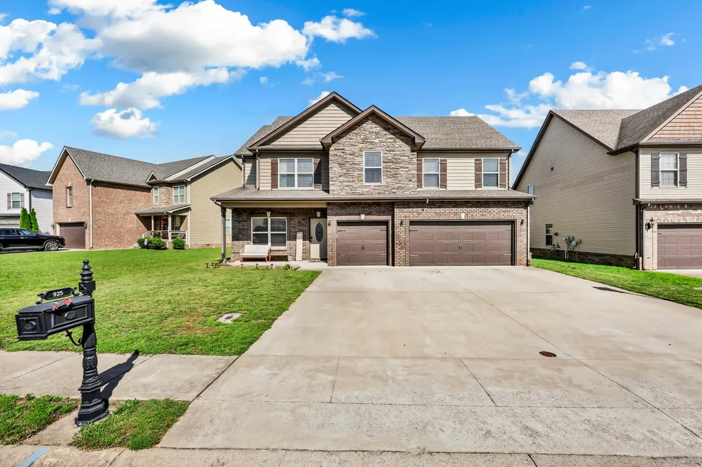 925 Tanager Court Clarksville TN 37040