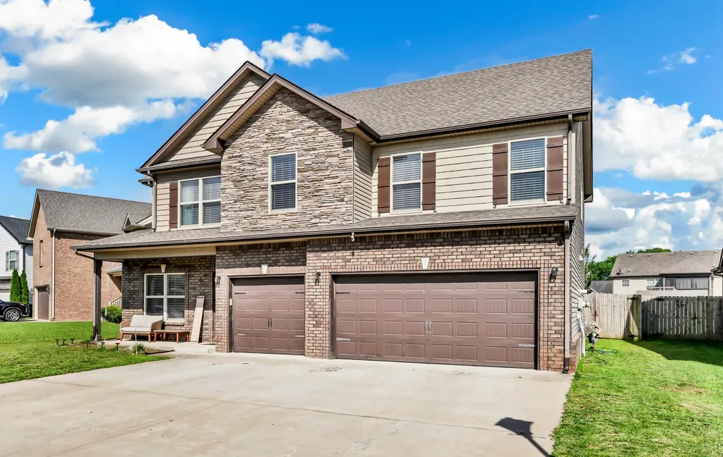 925 Tanager Court Clarksville TN 37040