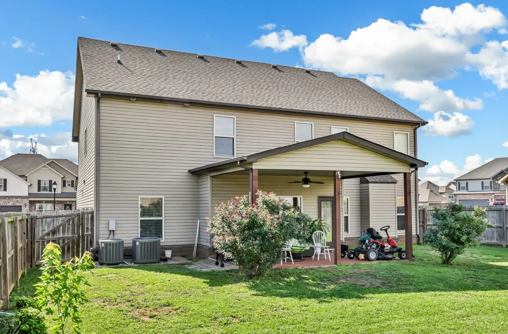925 Tanager Court Clarksville TN 37040