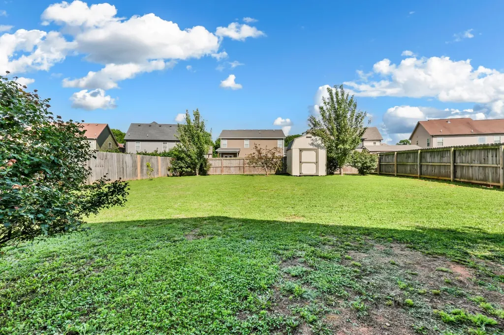 925 Tanager Court Clarksville TN 37040