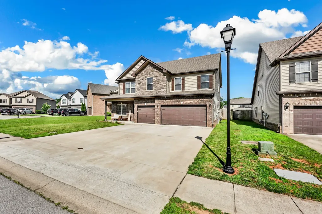 925 Tanager Court Clarksville TN 37040