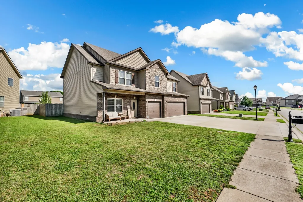 925 Tanager Court Clarksville TN 37040