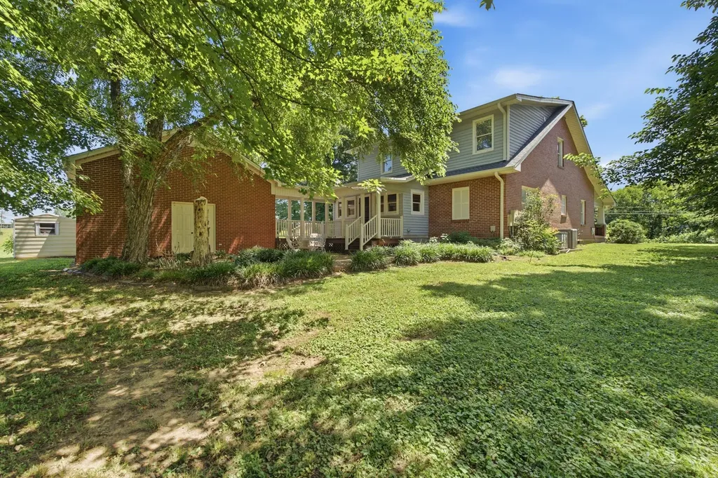 445 Carters Creek Pike Columbia TN 38401