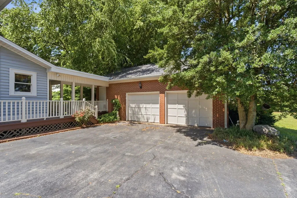 445 Carters Creek Pike Columbia TN 38401