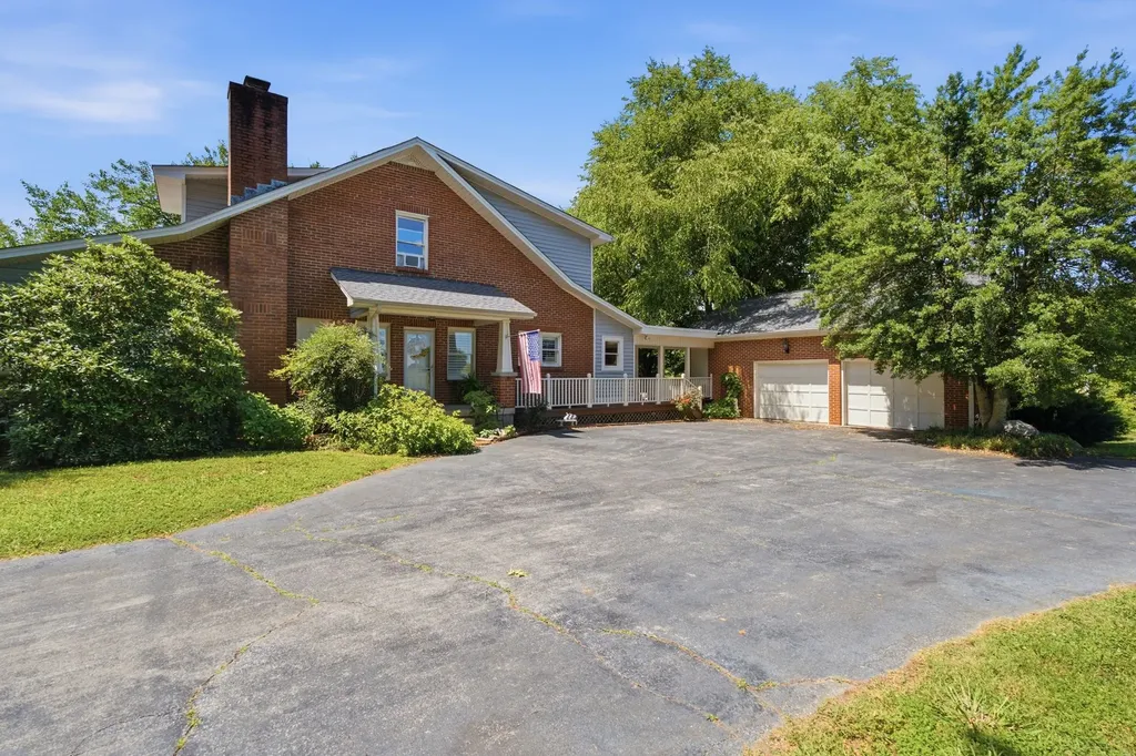 445 Carters Creek Pike Columbia TN 38401