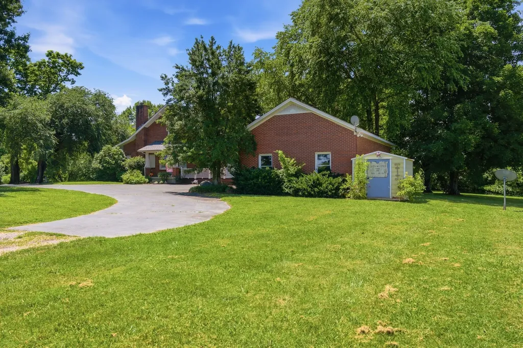 445 Carters Creek Pike Columbia TN 38401