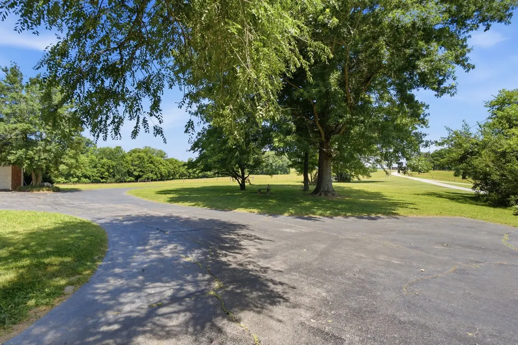 445 Carters Creek Pike Columbia TN 38401