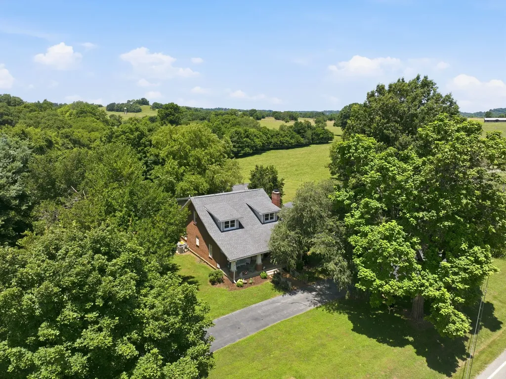 445 Carters Creek Pike Columbia TN 38401