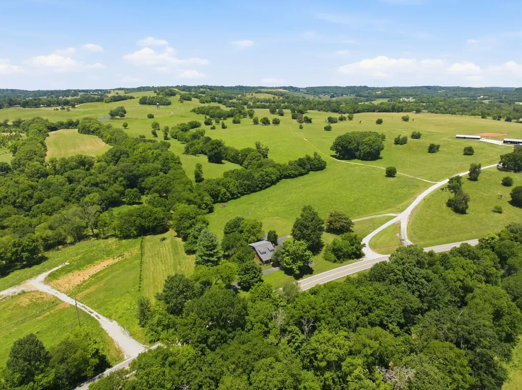 445 Carters Creek Pike Columbia TN 38401