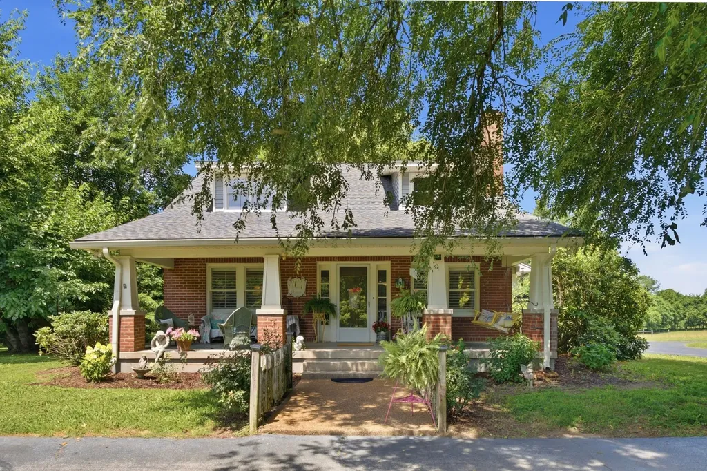 445 Carters Creek Pike Columbia TN 38401