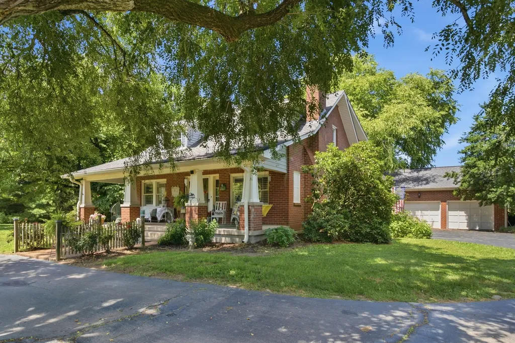 445 Carters Creek Pike Columbia TN 38401