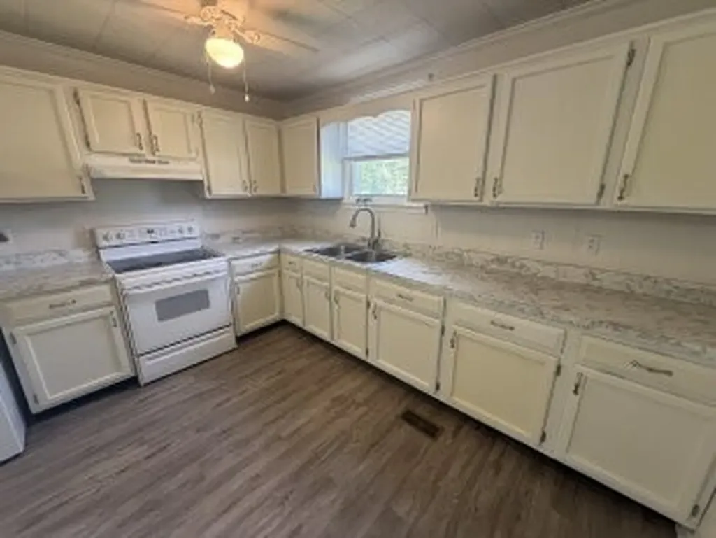 1318 Courtney Drive Clarksville TN 37042