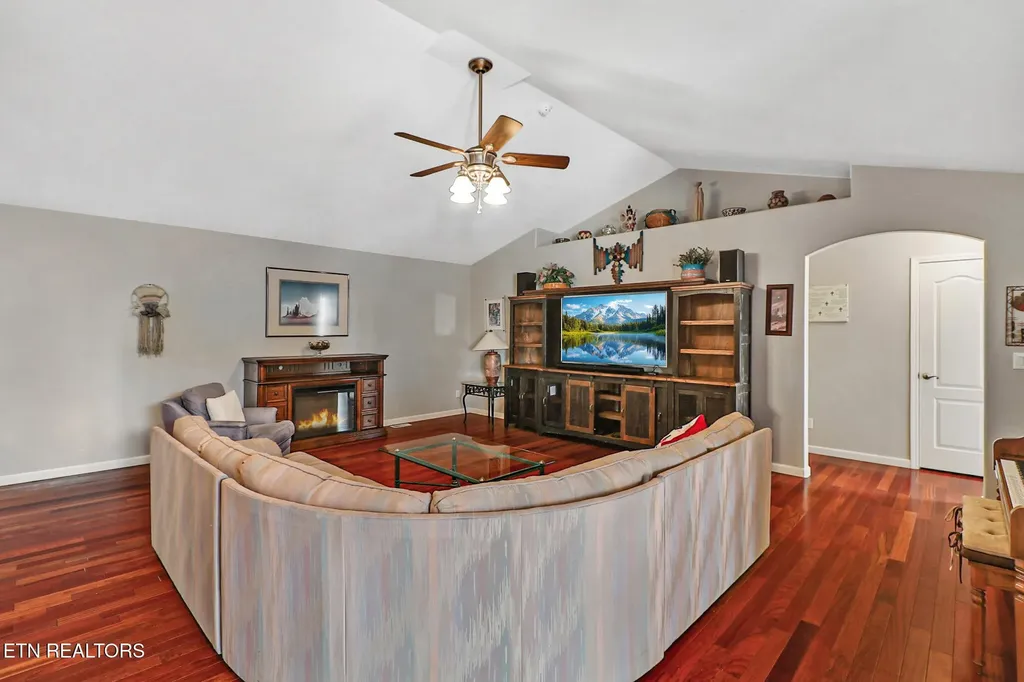 1401 Holiday Drive Crossville TN 38555