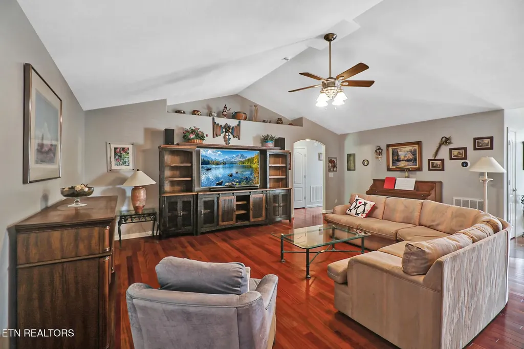 1401 Holiday Drive Crossville TN 38555