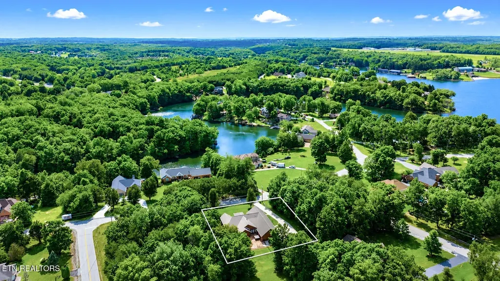 1401 Holiday Drive Crossville TN 38555