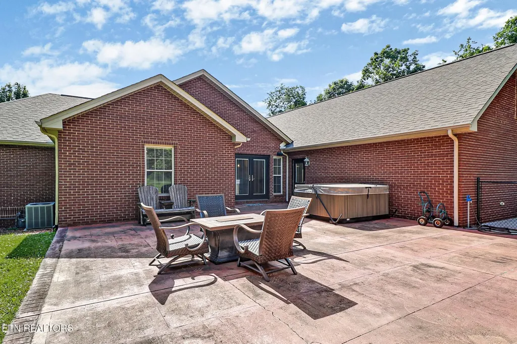 1401 Holiday Drive Crossville TN 38555