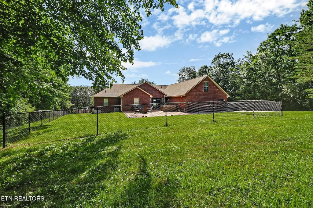1401 Holiday Drive Crossville TN 38555