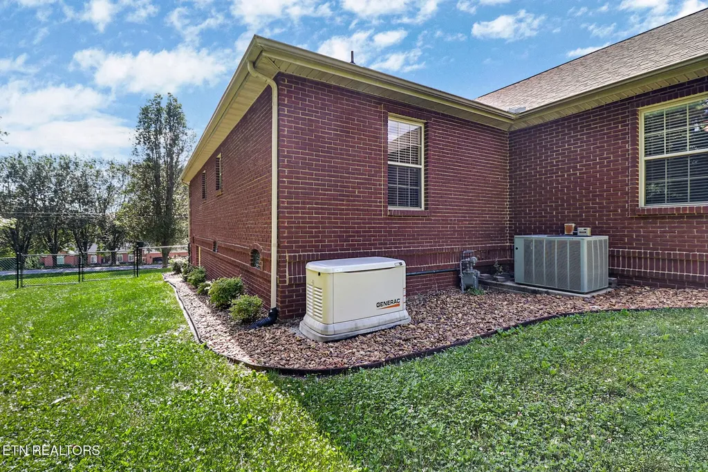 1401 Holiday Drive Crossville TN 38555