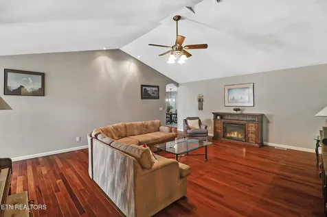 1401 Holiday Drive Crossville TN 38555