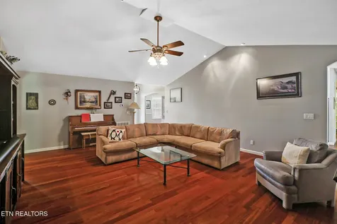 1401 Holiday Drive Crossville TN 38555