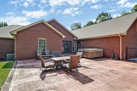 1401 Holiday Drive Crossville TN 38555