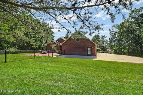 1401 Holiday Drive Crossville TN 38555